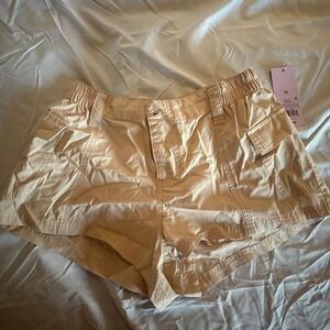 Tan‎ cargo shorts